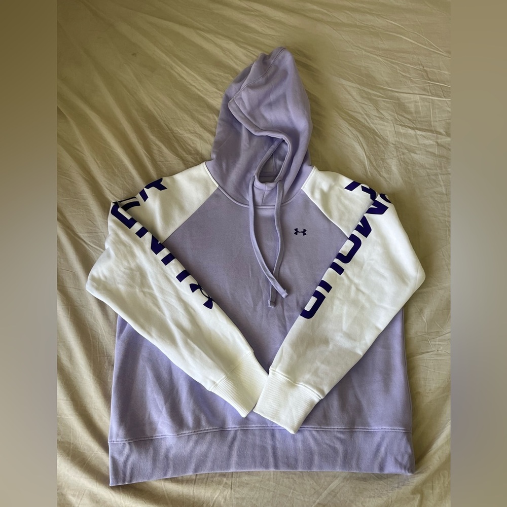 Under Armour Woman’s Hoodie Medium
